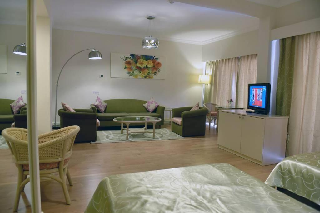 Jasmine Court Hotel & Casino Kyrenia  Exterior foto