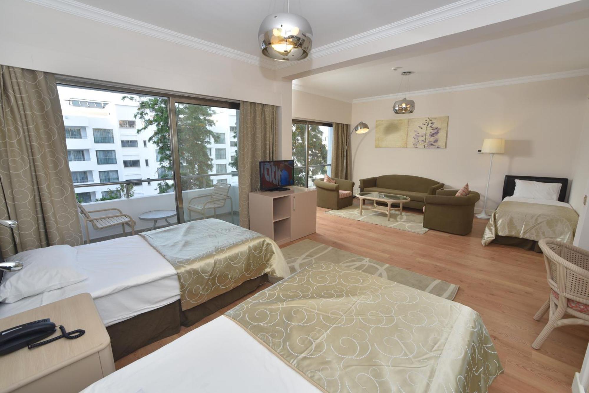 Jasmine Court Hotel & Casino Kyrenia  Exterior foto